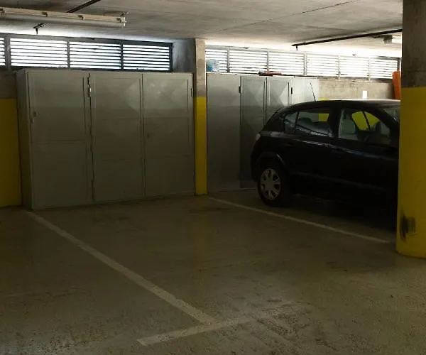 Fluid- Free Parking דירה