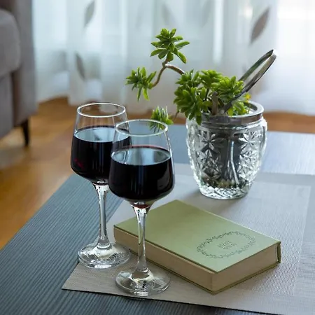 Fluid- Free Parking Apartment
