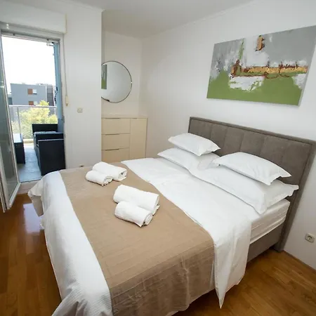 Fluid- Free Parking * Split