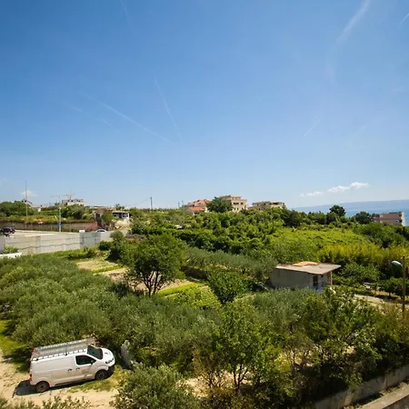 Apartment Fluid- Free Parking